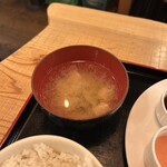 美味しい炭火焼き居酒屋 金魚 - 豆腐とわかめの味噌汁