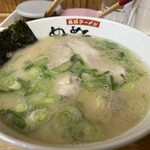 長浜ラーメンめんめん - 割とアッサリだけど　バリバリ豚骨ラーメン