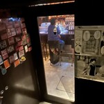BAR レモンハート - 階段降りての入り口