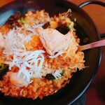 IZAKAYA ソーレソーレ - メカジキと釜揚げしらすのパエリア