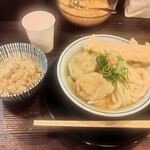饂飩頑陣 本店 - いか鶏天うどんとアゴめし