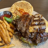 New American Dining GOTTA - ハンバーガー、オープン。