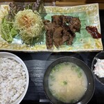 地鶏食堂じん. - ご飯は麦飯