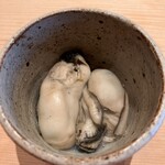 すしやのたい悟 - 三陸牡蠣の出汁煮さんでーす。②