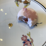 サロン ベイクアンドティー - 中にストロベリージュレかなぁ？