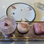 サロン ベイクアンドティー - 季節のお勧めミニケーキ、どれも美味しい