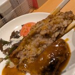 社 - 少し粗めの挽肉で肉感もある