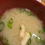 社 - アゲとワカメのみそ汁