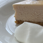 喫茶tton - トトンさんの最強最終兵器な生クリームと共に