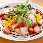 イタリアンカフェぶどうの森 - ぶどうの森農園いちごと自家製ベーコンのクリームソース（季節）