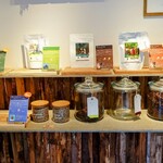 山羊コーヒー - ガラス製キャニスターに入ったコーヒー豆②