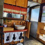 関所食堂 - 入口付近の手洗い場