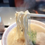 らあめん花月嵐 - 博多ラーメンらしいパツっとした極細麺
