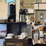 中国飯店 - セルフサービスのコーヒー＆ウーロン茶