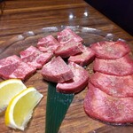 焼肉USON - 【焼き物 (塩)】厚切りタン、タン塩、タンコリ