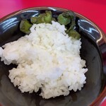 横浜家系ラーメン 宮里家 - サービスのライスと漬物