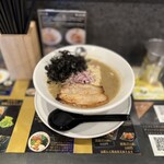 煮干らあめん　じんべえ - 濃厚煮干らぁめん 950円
