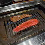 焼肉USON - ミスジ (肉汁がにじみ出てきたら返す)