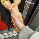 焼肉USON - ママと握手 (ママの手、とっても柔らかいです♪)