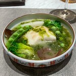 ON the TABLE CHINESE - 