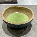 ON the TABLE CHINESE - 