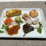 ON the TABLE CHINESE - 