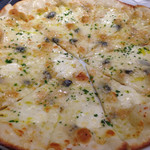 Akuapottokapitan - 4種のチーズのピザ