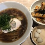 麺屋一燈 - 貝出汁そば(醤油)+焼鳥丼（小）+うずらの玉子
