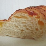 とよしまベーカリー - チーズスティック（断面）