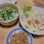 釜揚げしらす、ポテサラ、お通し（モヤシ）