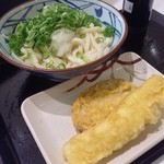 丸亀製麺 - ぶっかけ（大）￥380
      さつまいも天￥90
      イカ天￥￥110