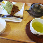 竹西農園 遊茶庵 - こちらは、かぶせ茶とシフォンケーキセット700円