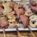 もつ焼き 大統領 - もつ焼き盛合わせ（おまかせ5串）450円