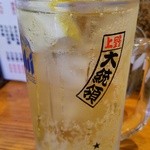 もつ焼き 大統領 - ハイボール（350円）※ジョッキには店名入り