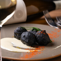 スルメイカのイカ墨フリット