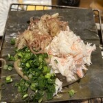 旬魚季菜 とと桜 - 昆布の上にカニ味噌とカニ身とミョウガとネギ乗ってるやつ。絶品すぎた…