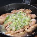 馬刺し郷土居酒屋 おしょうしな - ごま油香る☆せせりのネギ塩