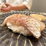 立ち食い鮨極 - 真鯛昆布〆