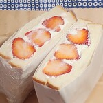 サンドイッチマン - 季節のフルーツサンド いちご(ハーフサイズ)