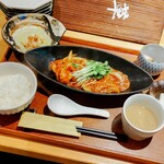 izakaya草 - 海老チリソース煮定食