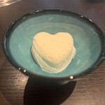 叙々苑 - ランチタイムで出てくるアイス。デザートは抹茶かバニラのアイス、杏仁豆腐の３種類から選べる。