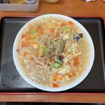六綵亭 - 酸辣湯麺 800円