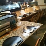 旬彩鈴吉 - 店内のカウンター席です。