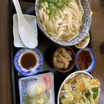 ひの木屋うどん - うどんも美味いが、蒟蒻寿司が最高！