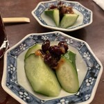 酢重ダイニング 新丸の内ビル - お通しのキュウリと醤油豆。美味しくて醤油豆を購入しました。