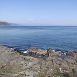 うに清 - お店前の海（魚もいっぱい）