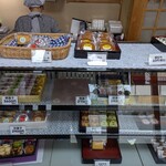 巴堂製菓舗 - 店内ショーケース