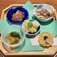 Libertemps - マグレ鴨と花山葵、のれそれ土佐酢ジュレ、筍土佐煮、蛍烏賊 酢味噌、フォアグラ タルトレット