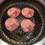 和牛放題の殿堂 秋葉原 肉屋横丁 焼肉 - 