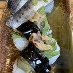 ニューすしセンター 春木屋 - いわしとアワビ肝の握り